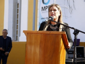 258_tania-kyshakevych-habla-en-atril.jpg