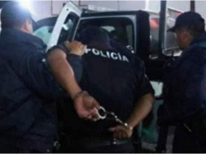 368_policias-detenidos.jpg