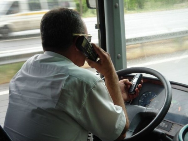 421_conductor-hablando-por-telefono-movil.jpg