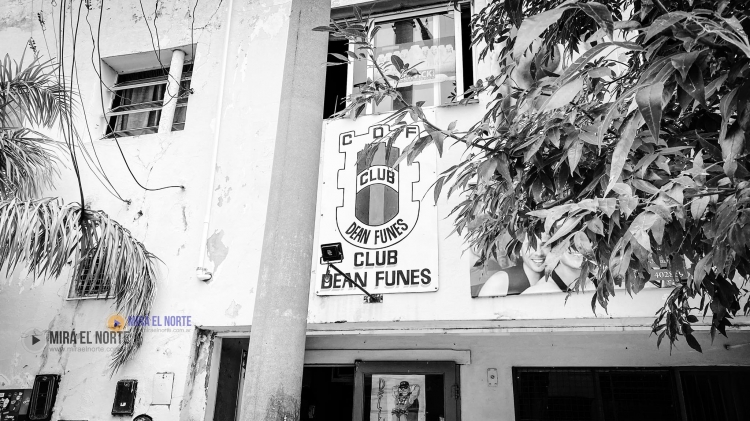 42_club-dean-funes-en-blanco-y-negro.jpg