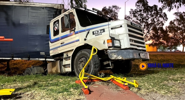 390_camionchoc-parque.jpg