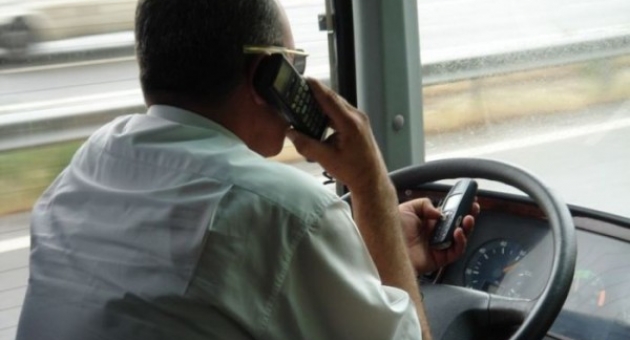 421_conductor-hablando-por-telefono-movil.jpg