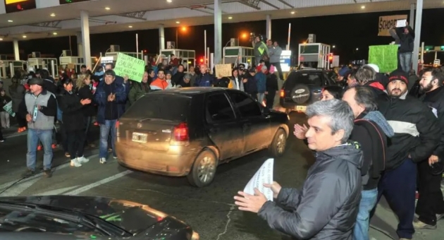 541_sierraschicasprotesta.jpg