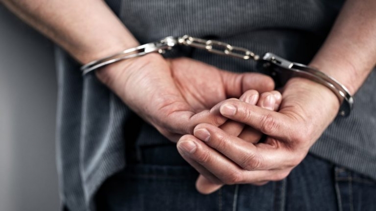 1168_esposas-detenido-1-768x432.jpg