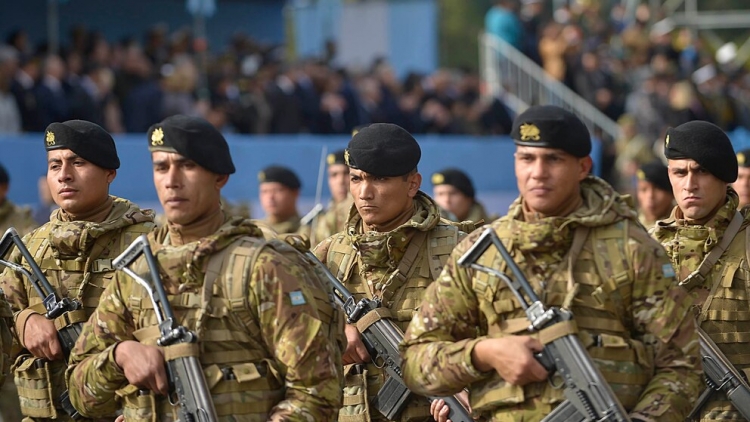 1303_https___s3-amazonaws-com_arc-wordpress-client-uploads_infobae-wp_wp-content_uploads_2019_07_09194050_desfile-9-de-julio-1031.jpg