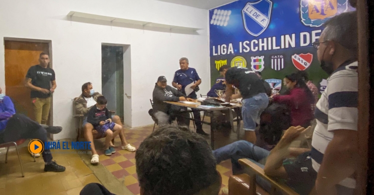 42_liga-ischilin-reunion-fallo-velez.jpg