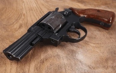 829_revolver.jpg