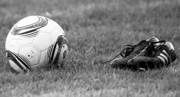 0_futbol-botines-pelota-blanco-y-negro.jpg