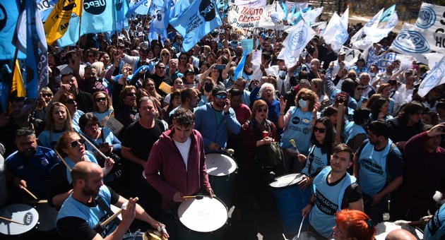 310_multitudinaria-marcha-docente-contra-la-oferta-salarial-del-gobierno.jpg