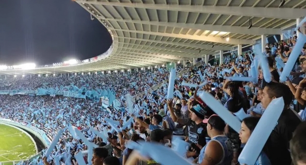 559_un-hincha-cay-a-la-fosa-durante-el-partido-entre-belgrano-y-sarmiento-de-jun-n.jpg