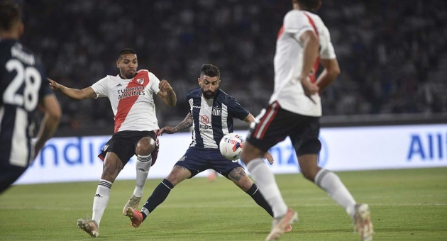 65_talleres-dej-pasar-su-chance-y-cay-2-a-0-ante-un-river-que-se-escapa-ch.jpg